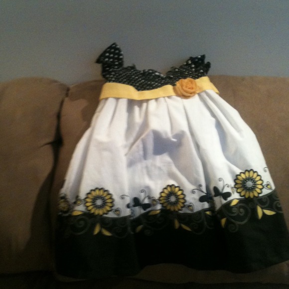 *SOLD*Bundle of toddler dresses