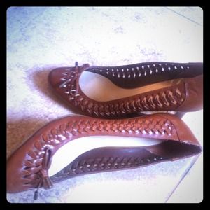 💥💥💥2" tan heels with bow, only worn once.