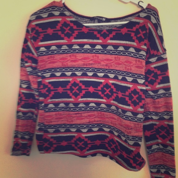🔴SOLD IN BUNDLE🔴SUPER CUTE Tribal Print Shirt
