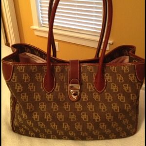 D&B logo canvas bag. Barely used - great condition