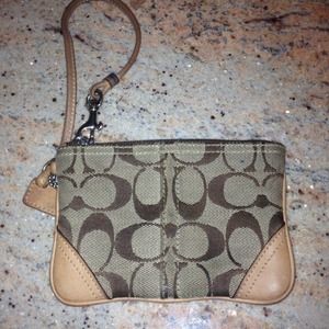 Clutches & Wallets - 🌟REDUCED🌟 AUTHENTIC COACH WRISTLET!!!! Clutches & Wallets - 🌟REDUCED🌟 AUTHENTIC COACH WRISTLET!!!!