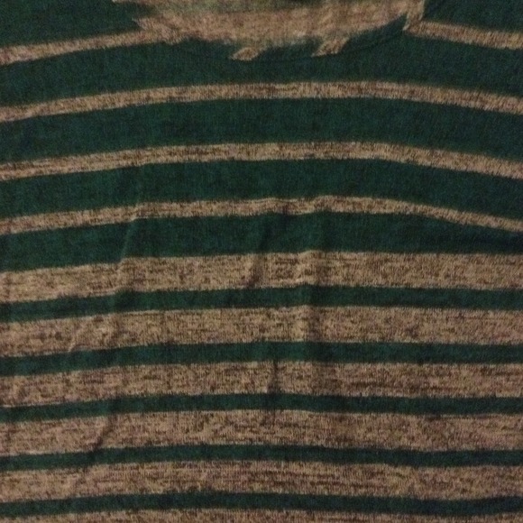 Comfortable full tilt shirt from Tillys. - Picture 2 of 2