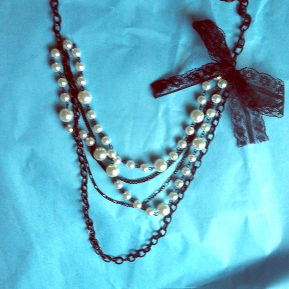 Cute chain and pearl necklace. - Picture 1 of 4