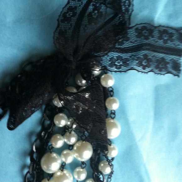 Cute chain and pearl necklace. - Picture 3 of 4