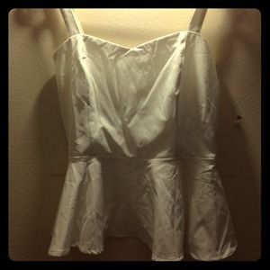 Never worn Lovely heart-shaped WHITE top