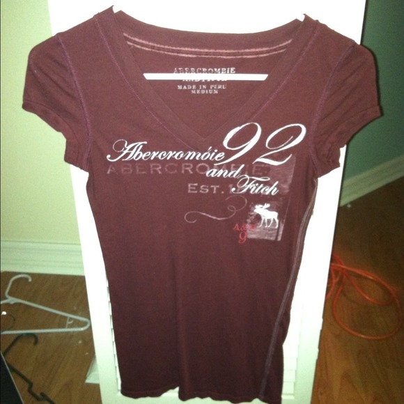 🚨🚨Reserved Ambercrombie v neck shirt