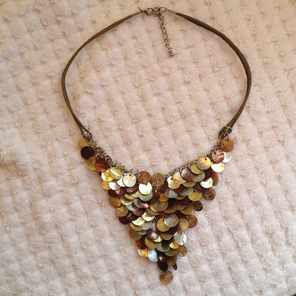 Seashell statement necklace - Picture 1 of 3
