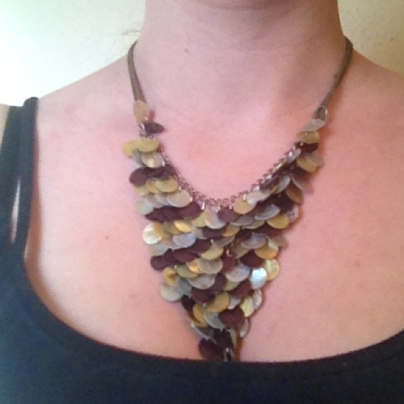Seashell statement necklace - Picture 2 of 3