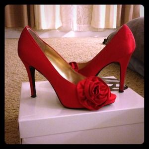 Nine West "Lilyao" Pumps in Red Size 7.5