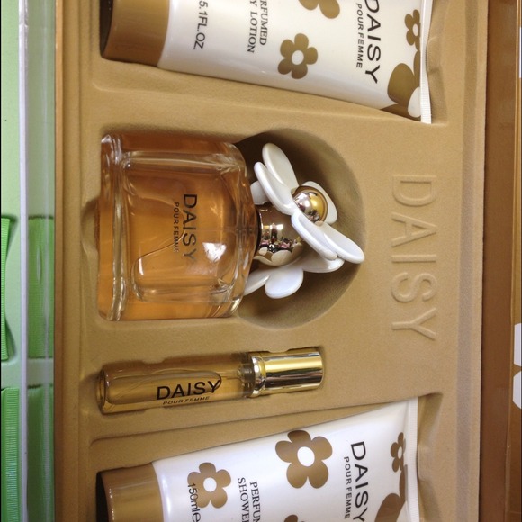 Daisy 4 piece gift set (imitation)