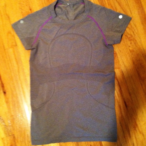 SOLD in bundle! Lululemon swiftly ss in