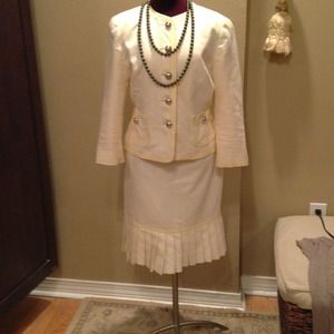 Kasper yellow pleated skirt suit new/w tags