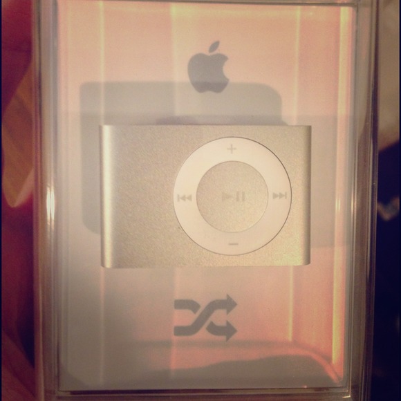 REDUCED! NIB iPod Shuffle 1GB 2nd Generation
