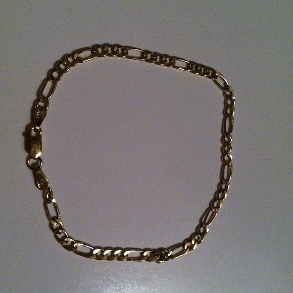 Dainty 10k gold figaro bracelet