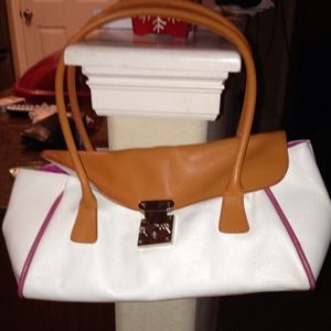 Harold's brand handbag👜👜