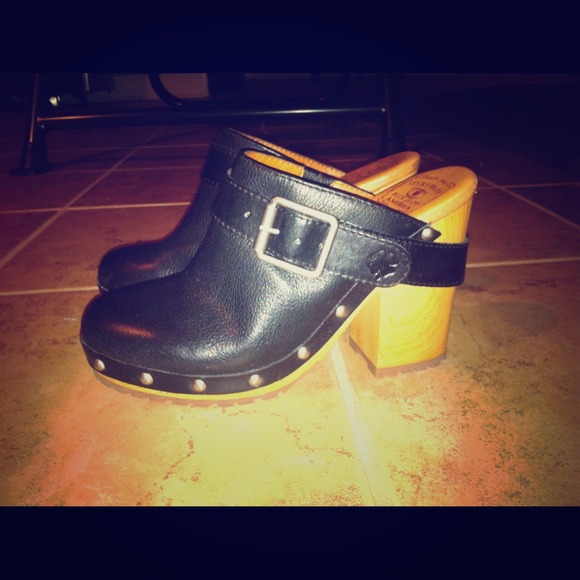 SOLD!!!!!!!! Lucky brand clogs
