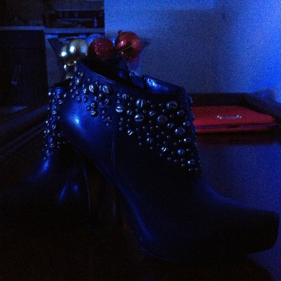 Black studded booties - Picture 3 of 4
