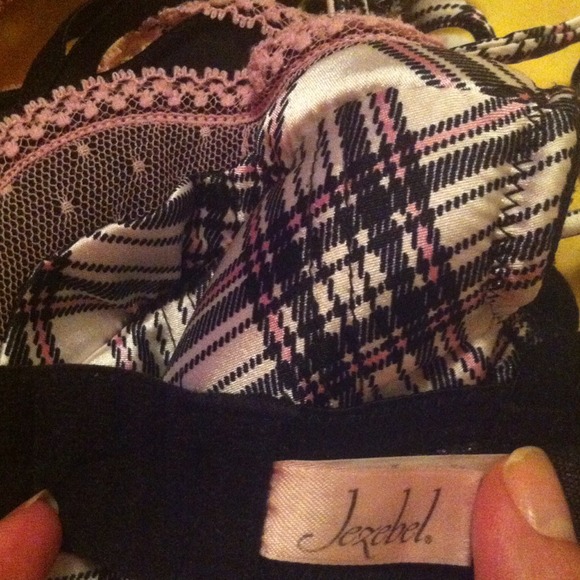 💕💕Sold💕💕Bundle of 4 bras. 34B - Picture 2 of 4