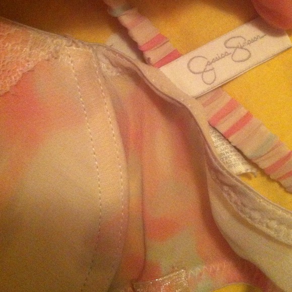 💕💕Sold💕💕Bundle of 4 bras. 34B - Picture 4 of 4