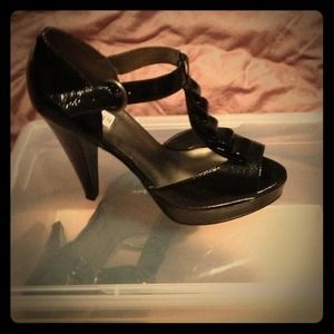 Steve Madden peep toe pump