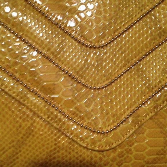 Jennifer Lopez gold and silver snakeskin clutch - Picture 2 of 4