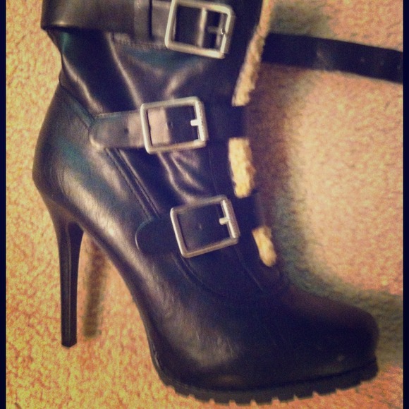 Reserved @Maggie2830Simply Vera Vera Wang boot