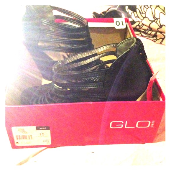 Black GLO sandals