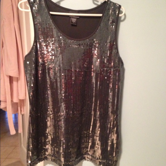 ❌GIFTED❌Silver sequin top! New never worn! - Picture 1 of 3