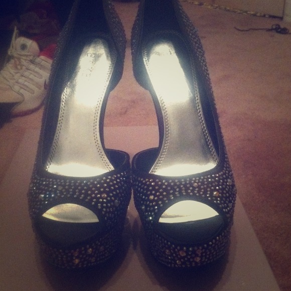 Bling bling bakers heels💗traded 💗