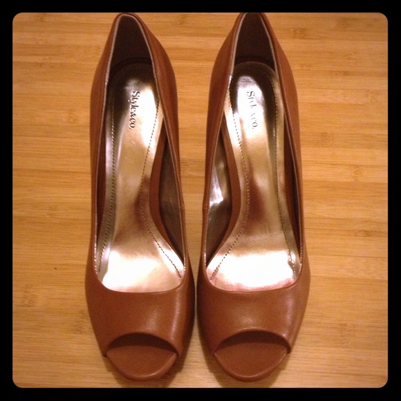 Style & co camel colored peep toe shoes