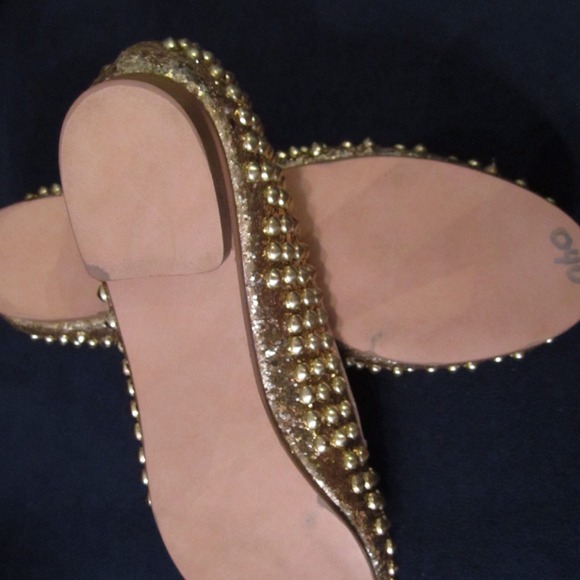 *****SOLD******Steve Madden Studlyy flats - Picture 3 of 4