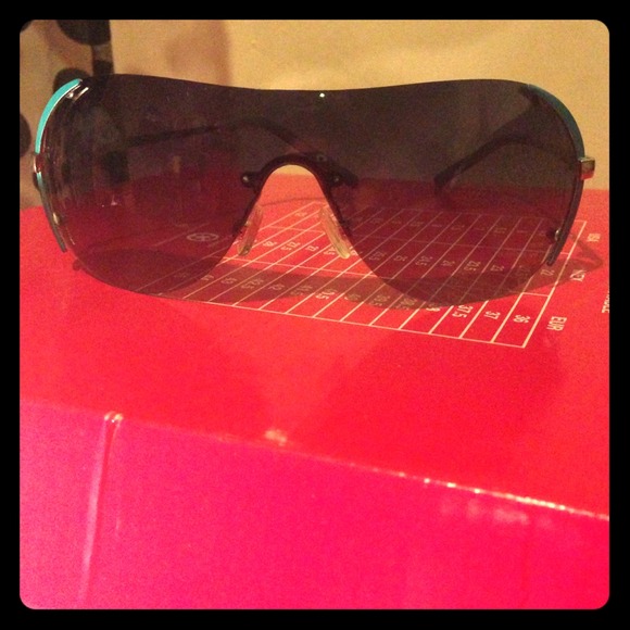 Adorable brand new shades