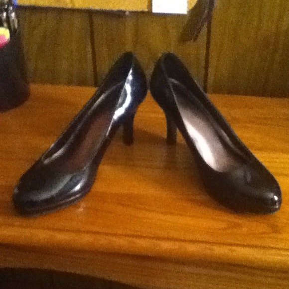 Size 9 pumps from Studio 1940. - Picture 1 of 2