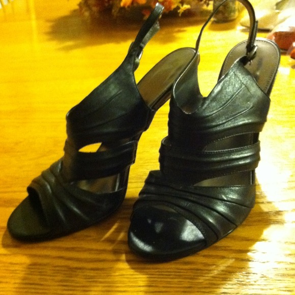 Shoes/markdowns - Picture 2 of 4