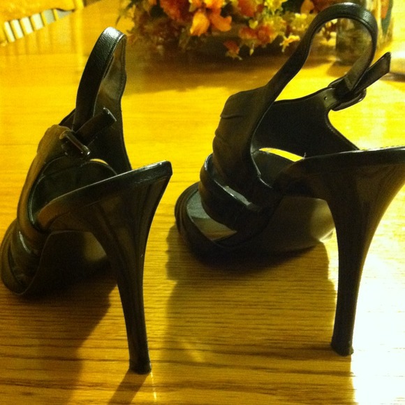 Shoes/markdowns - Picture 3 of 4