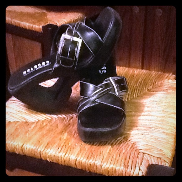 Black wedges