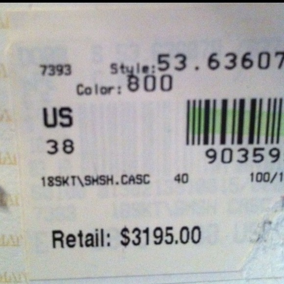 ❌Sold. Authentic Georgio Armani skirt - Picture 2 of 4