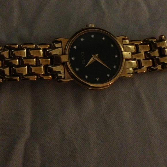 Authentic Gucci Watch with diamonds dials. main image 3