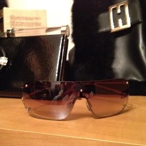 Rimless sunglasses with gold metal detail