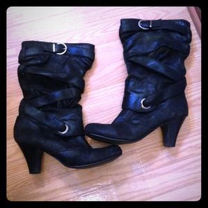 Reserved!! black boots size 8.5 cute and comfy!!
