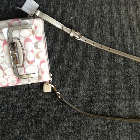 🚨SOLD🚨 Used AUTHENTIC Coach Swingpack - Picture 3 of 4