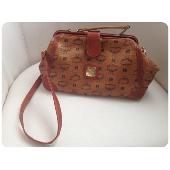 ✨REDUCED✨ Renaissance cross body bag.