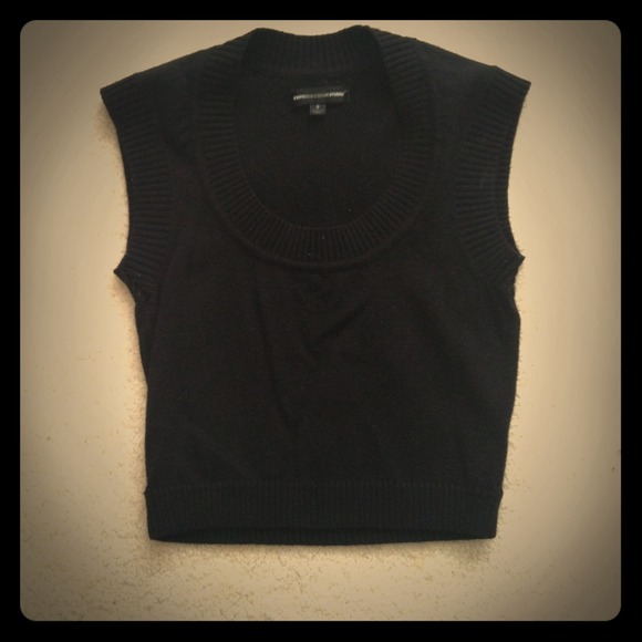 Short/half black vest