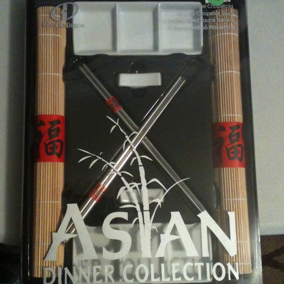 Dinner table set, never used