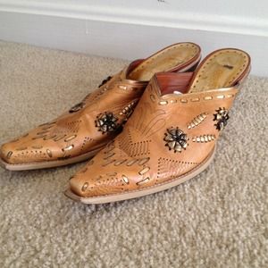 BCBG leather Mules