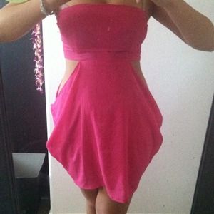 🔴SOLD Short pink strap less dress with open sides