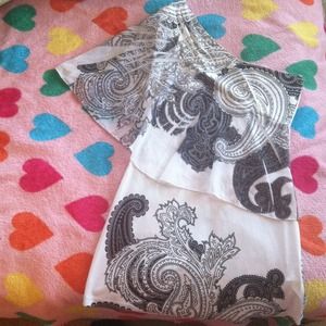 🔴SOLD🔴Short off the shoulder bebe print dress