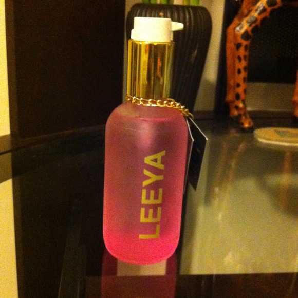 ❤TRADED WITH GIRLRACER❤Leeya hair serum!