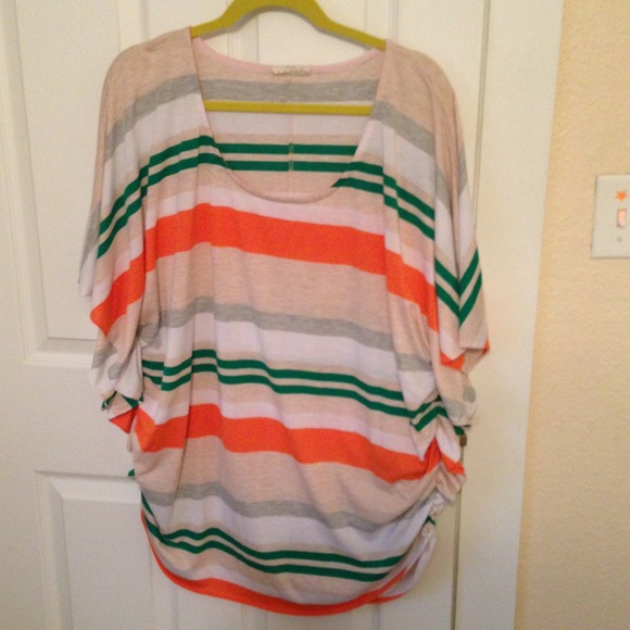 Bundle Pancho blouse and sweatshirt.