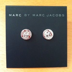 Marc by Marc Jacobs Turnlock Studs in Argento